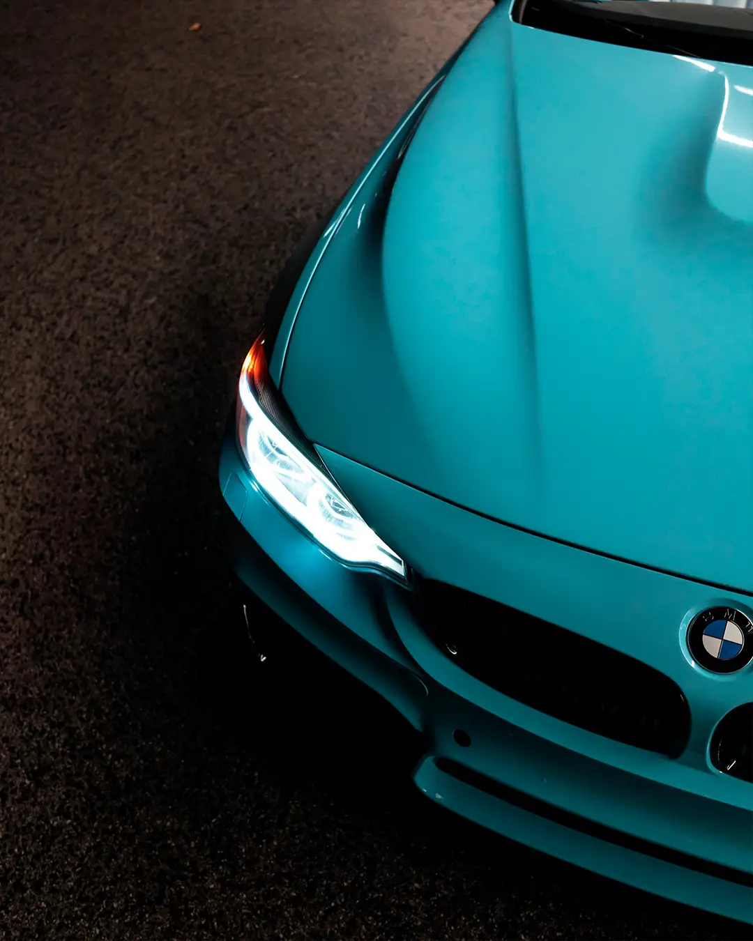 Restyle - Folientechnik - Vollverklebung eines BMW M4 F83 in Avery Supreme Wrapping Film SWF Gloss Light Blue